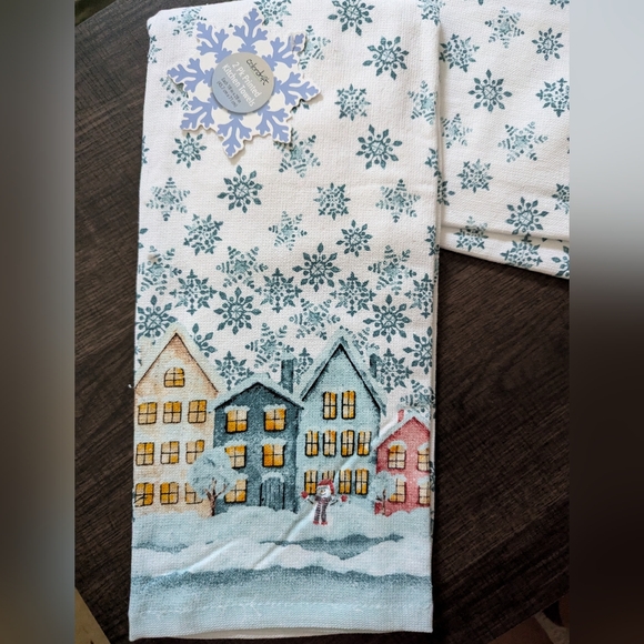 2 Snowy Winter Snowman themed Hand Towels - Picture 4 of 7